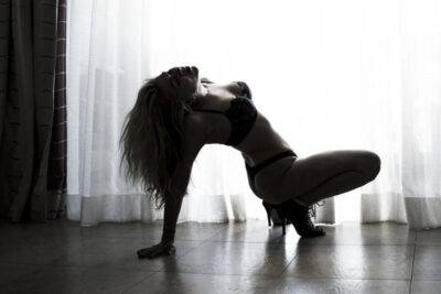 Luxury companion, masseuse, dominatrix WHITE WOMAN